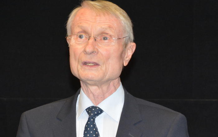 2025-10-22 Web-Meldung NAchruf Peter Osypka Porträt eines älteren Herrn im dunklen Anzug mit Krawatte